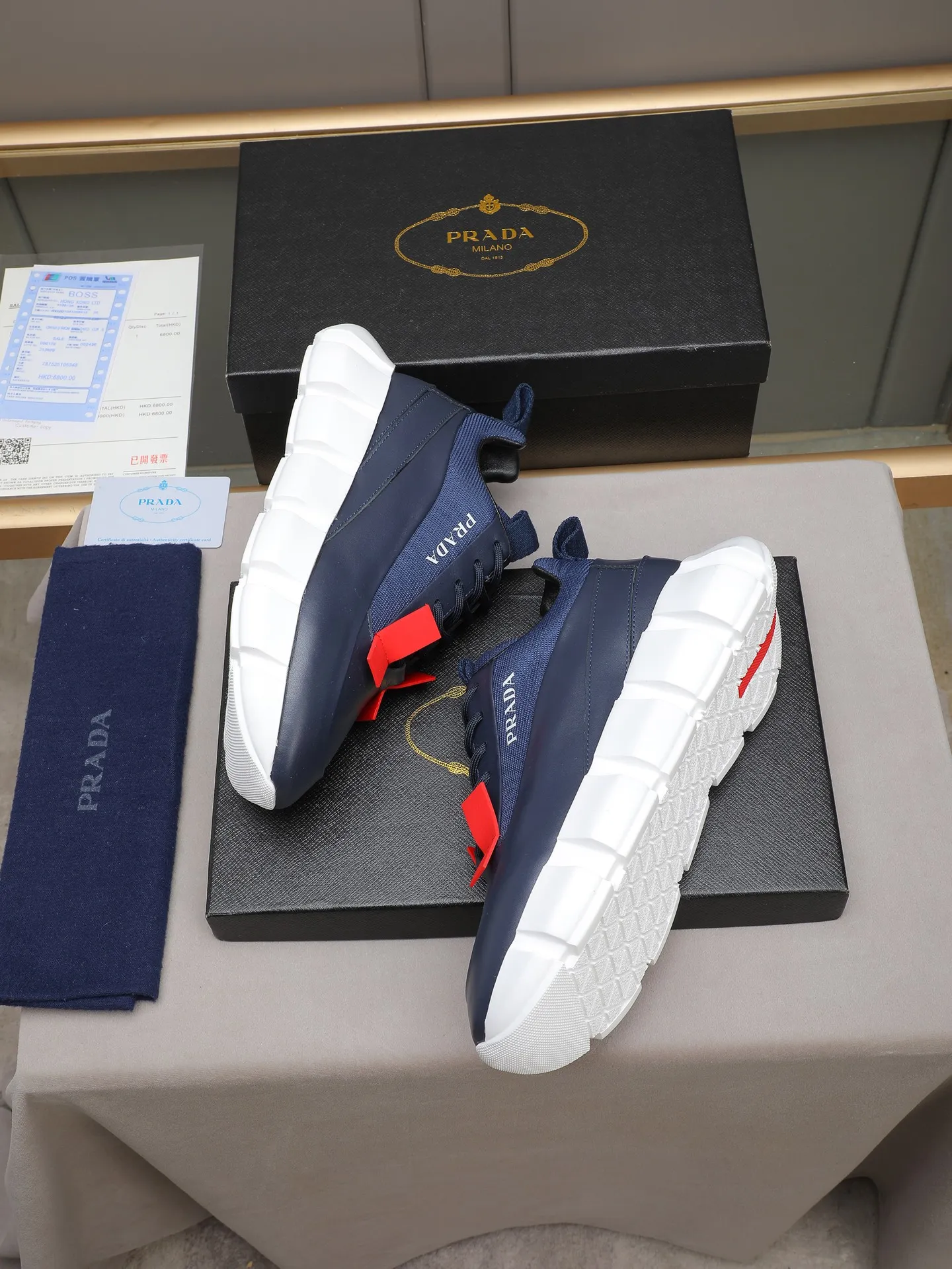 PP500 PRADA/Prada men's lace-up casual sports shoes, the upper is made of imported first-layer calfskin, soft, comfortable and breathable ➕ washed sheepskin lining! The tongue is decorated with the PRADA brand letter logo. The rubber thick sole echoes the red label tongue. The style is fashionable and elegant. The details are carefully crafted. A casual sports shoe with a super western style and excellent breathability!  Size: 38-44 (45 46 customized)
